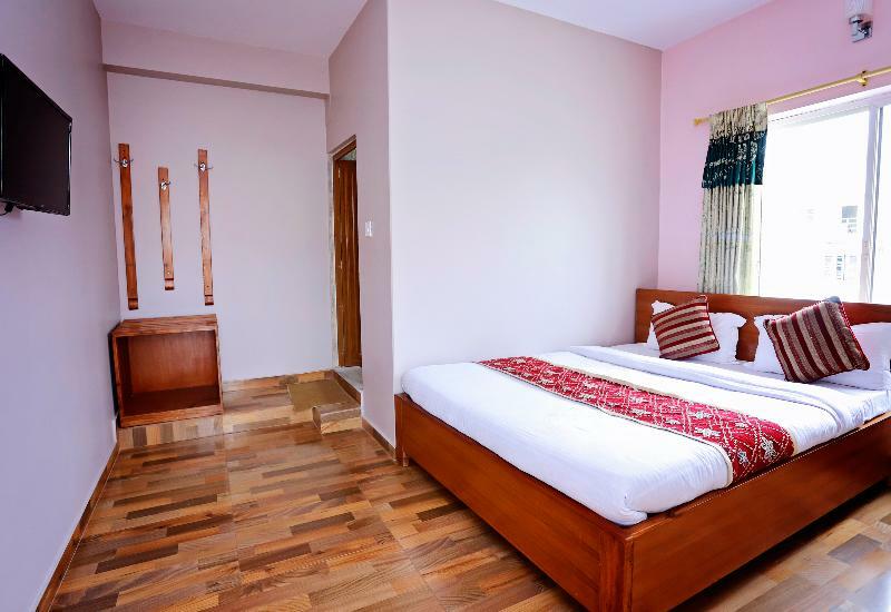 Oyo 575 Api Suites Pokhara Dış mekan fotoğraf