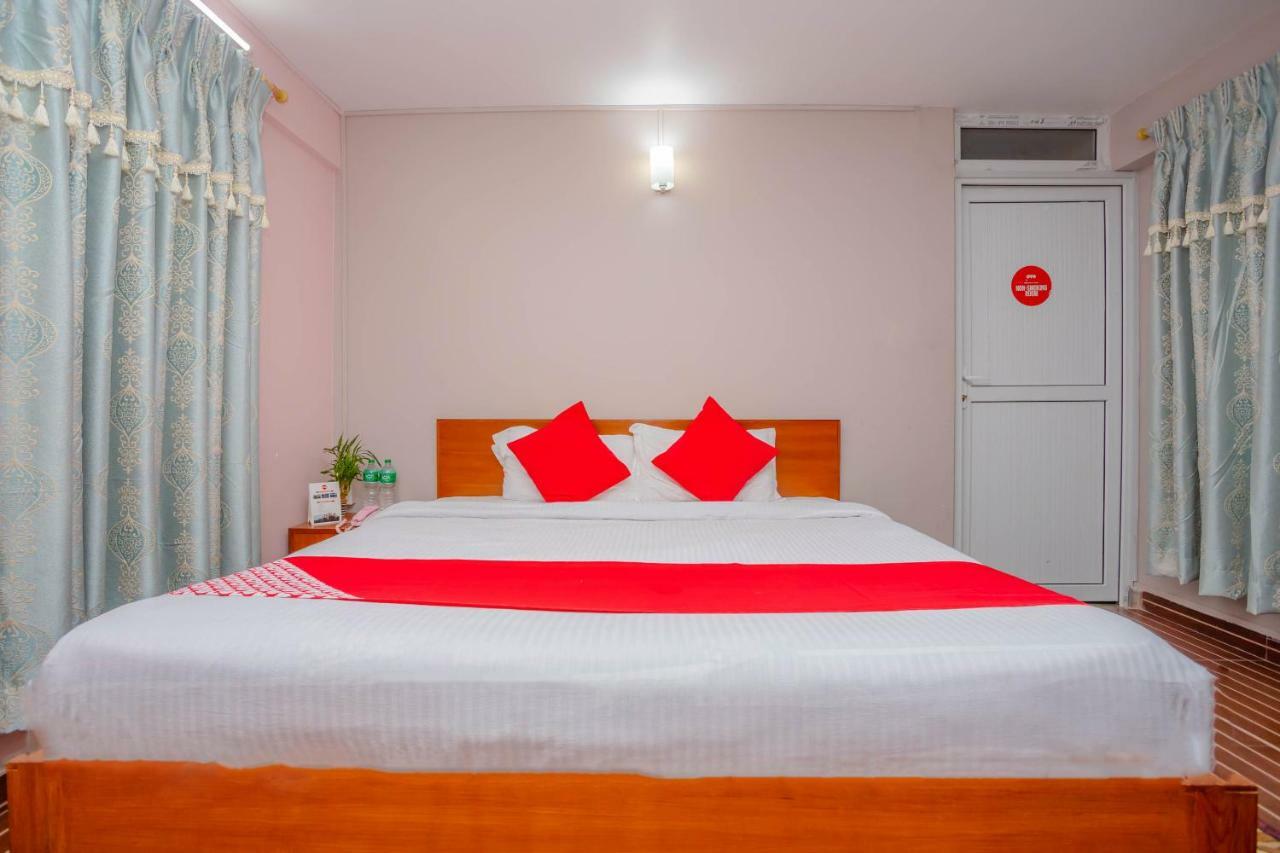 Oyo 575 Api Suites Pokhara Dış mekan fotoğraf