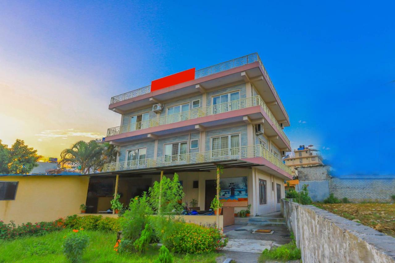 Oyo 575 Api Suites Pokhara Dış mekan fotoğraf