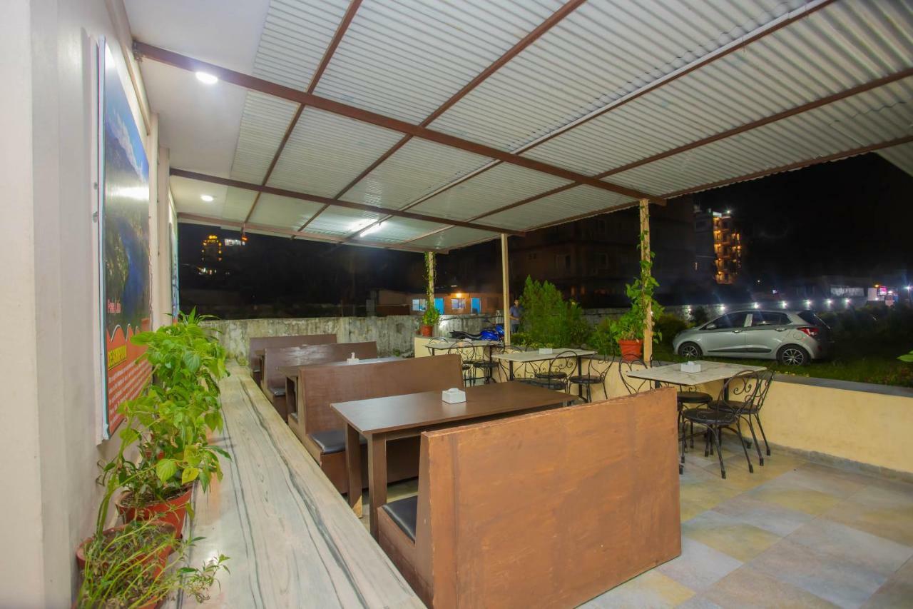Oyo 575 Api Suites Pokhara Dış mekan fotoğraf