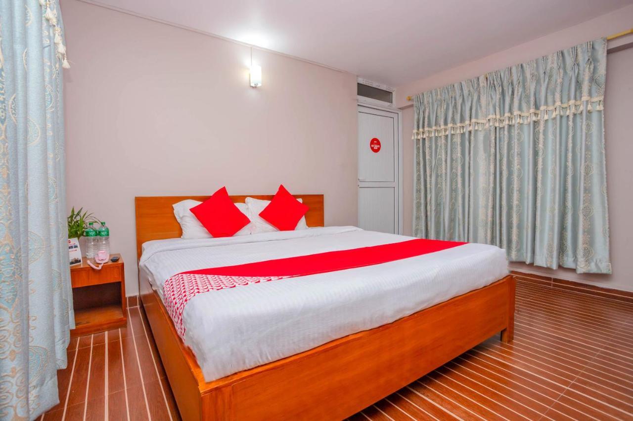 Oyo 575 Api Suites Pokhara Dış mekan fotoğraf